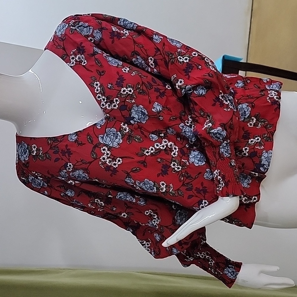NWOT Yumi Kim V Neck Elastic Cuff Lightweight Floral Blouse Size Small